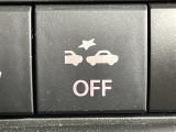 【衝突軽減ブレーキ(衝突軽減装置)】運転中に他のクルマとの衝突の危険をシステムが検知したとき、ブザーやブレーキが作動し、衝突被害軽減をサポートします!機能には限界があるためご注意ください。