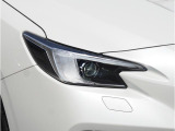 LEDヘッドライトです。しかもハンドルを切った方向にライトが動くステアリング連動ヘッドランプ付です!