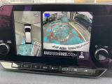 アラウンドビューモニターは、映像で白線や駐車しているクルマとの位置関係が一目でわかってスムーズに駐められます。