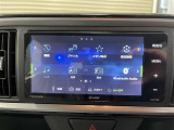 スマホのBluetoothと接続すれば、自分の好きな音楽を聴きながら運転ができます♪ 何処に行くときも、自分の好きな音楽で運転を楽しみましょう!