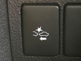 【プリクラッシュセーフティ】前方の車両等を検知し、衝突しそうな時は警報で注意を促し、ブレーキを踏む力をサポート。ブレーキを踏めなかった場合は衝突被害軽減ブレーキが作動、衝突回避をサポートします。