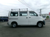 スライドドアですので、狭い駐車場での、乗り降りも、しやすく便利です。