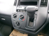 操作しやすいシフトレバで運転も楽です。