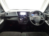 「NISSAN 認定中古車」です。ワイド保証1年付(期間中走行距離無制限)全国の日産サービス工場で保証が受けられます。ご購入後も1ヶ月または1,000km点検が無料で受けられます♪