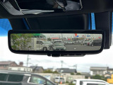 【デジタルインナーミラー(トヨタ)】車両後方カメラの映像をルームミラーに映すことが出来ます。 そのため、後席に人や荷物があって後方が見えづらい場合でもしっかり視界を確保することが出来ます。