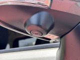 車体の4ヵ所にカメラを搭載し、車庫入れ時に真上から俯瞰した映像で周囲を確認出来ます☆メーカーオプション品のナビだけで可能な便利機能です!