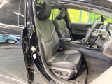 運転席シート廻りは使用感も少なく、良好な状態となっています。前オーナー様が丁寧に使っていたことがよくわかりますね。