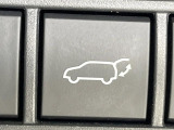 【パワーバックドア】スマートキーや運転席のボタンを押すだけでリアゲートが自動で開閉します!荷物を持っている時や、高い位置にあるバックドアを閉める際に便利な機能です♪