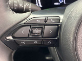 運転中、オーディオの操作をしてて、ハッとしたことはありませんか?ステアリングスイッチは、運転中でもハンドルでオーディオの操作が可能です。安全なドライブをサポートします。