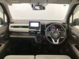 【前方視界】開放的な前方視界!運転がしやすく疲れにくいです♪窓が大きく、見通しがとっても良いおクルマですよ♪