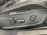無段階調整式パワーシート 正しい乗車姿勢によって運転のしやすさと、万が一の際に乗員保護能力を最大限に高めます。