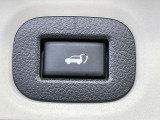 【パワーバックドア】スマートキーや運転席のボタンを押すだけでリアゲートが自動で開閉します!荷物を持っている時や、高い位置にあるバックドアを閉める際に便利な機能です♪