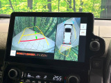 【パノラミックビューモニター】専用のカメラにより、上から見下ろしたような視点で360度クルマの周囲を確認することができます☆死角部分も確認しやすく、狭い場所での切り返しや駐車もスムーズに行えます。