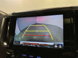 バックギアに入れると、このように後方が映し出されます!駐車の際とても安心!便利!最終確認はご自身の目と耳で必ず行ってください!