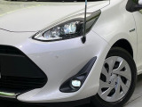 【LEDヘッドライト】悪天候や夜間走行時も良好な視界を確保し安心して運転できる高輝度LEDヘッドライトを装備!点灯速度が早く、消費電力も抑えられています。