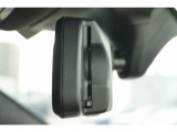BMW純正のミラー一体型ETC車載器を装備しています。運転席からの視界を遮ることなく、インテリアの洗練されたデザインを損なわないスマートな配置が特徴です。