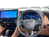 運転席まわりです。 各操作スイッチは使いやすい位置に配置されてます。