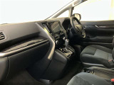 前方の見通しが良いすっきりした視界、誰でも扱いやすく運転できます。疲れにくく安心ドライブを更に快適なものにします!
