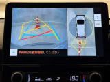 真上から見下ろしたような視点で車とその周囲を確認出来る画面と、車両後方を映し出すバックモニター画面の2つを表示してくれます。