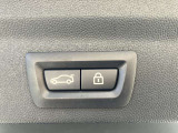 電動リアゲートです。閉める時もボタンをワンタッチです。
