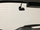 後方にもドライブレコーダーのカメラが付いています。前後両方でお車の周りを監視・記録いたします。
