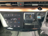 タッチパネルのオートエアコンを装備。自動で車内の温度調節してくれる便利な装備です。(シ-トヒータ-・ハンドルヒータ-付)