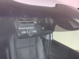 【ホンダセンシング】 「ミリ波レーダー」と「単眼カメラ」の異なる特性を持つ2つのセンサーなどにより、安心・快適な運転を支援します。ドライブレコーダー付きで、万が一の場合でも安心です。