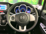 インテリアに合わせたデザインのステアリングは、運転される方のことも考え、運転しやすい形状、大きさです。是非一度、実際に触ってお確かめください。