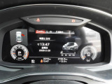 重厚感と安定感があり、同時にダイナミックさも備えるAudiの走り。機能やデザインが革新的なメーター。