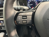ステアリングにオーディオ操作スイッチが付いています。オーディオ画面に直接タッチしなくても操作が出来ますので、運転に集中できます。