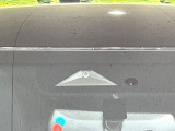 【三菱e-Assist】走行中に前方の車両等を認識し、衝突しそうな時は警報とブレーキで衝突回避と被害軽減をアシスト。より安全にドライブをお楽しみいただけます。