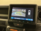 リバースギアに入れるだけで後方の表示へ切り替わります。夜間や雨の日の駐車も楽になりますよ。