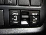 運転席からインパネ部のスイッチを押すだけで、両側スライドドアが自動で開閉します。