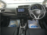 運転にかかわる様々な操作を安全に行えるように視点移動が少なく、操作性に配慮されたスイッチ類が凝縮されたコクピットです。