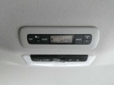 後席からでも後席部分の温度調整の操作が可能となっております