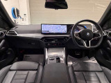 BMWの運転席はドライバーオリエンテッドという構造を採用。ドライバー目線の操作がしやすい設計になっており、ドライブ中にも目線の移動が少なく運転中にも簡単に操作ができます。