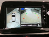 前後左右4つのカメラで、上から見たような映像をお届け、駐車時も安心、アラウンドビューモニター付(肉眼では確認し辛い左前の映像に切り替えることも可能です)。