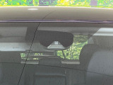 【エマージェンシーブレーキ】走行中に前方の車両等を認識し、衝突しそうな時は警報とブレーキで衝突回避と被害軽減をアシスト。より安全にドライブをお楽しみいただけます。