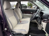 運転席シート廻りは使用感も少なく、良好な状態となっています。前オーナー様が丁寧に使っていたことがよくわかりますね。