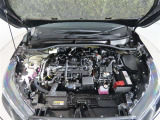 車にとって、とても大切な部分のエンジンルーム。綺麗に清掃済みで安心です。