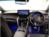 オシャレなインテリアで運転する気分も盛り上がりますよね^^