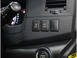 電動のスライドドアで楽々スムース!運転席からも開閉の操作もできます♪キーのスイッチひとつで自動開閉できる便利な機能もついてます♪