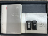 スマートキーは鍵をバッグに入れたままでもドアロックの開閉やエンジンのON・OFFができます。夜間や雨の日も鍵を探さなくて良いので便利です。