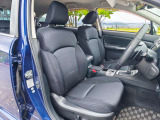 運転席のシートはホールド性に優れ疲れませんよ!パワーシートです。
