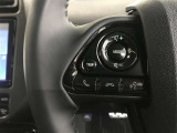 ステアリングスイッチ付き。前方から目を離すことなく操作することが可能です。