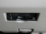 ETC車載器付きです。高速道路の料金所もスムーズに通過できます。※セットアップ費用は別途必要です。