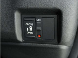 ◆片側電動スライドドア◆狭い駐車場でも乗り降りが楽々♪お子様が隣の車にドアを当ててしまう心配もございません!小さなお子様連れの方もこれで安心。