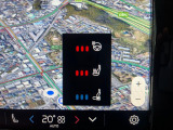 【シートベンチレーション】夏場は涼しい風でお尻や背中の熱・ムレを防ぎ、冬にはエアコンよりも早く温まってポカポカに!レザーシートにうれしい装備で、どんな季節も快適にお過ごしいただけます。