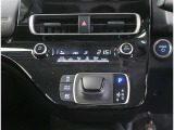 【オートエアコン】1年中快適な室内を提供!車内温度を設定すると、風量を自動で調整してくれます。