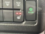 運転席にはシートヒーターが付いています!寒い日に便利な装備ですね。
